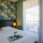 风格河畔博利厄宜必思酒店 3* 滨海博利厄
