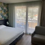 风格河畔博利厄宜必思酒店 酒店