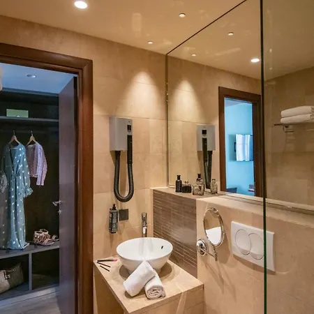 Ibis Styles Sur מלון 3*