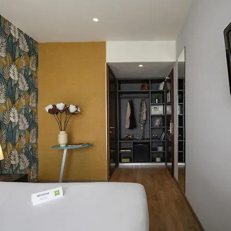 Ibis Styles Sur מלון 3*