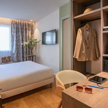 Ibis Styles Sur מלון