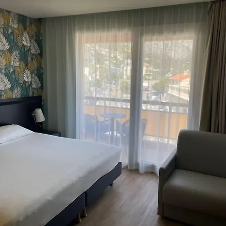 Ibis Styles Sur Szálloda